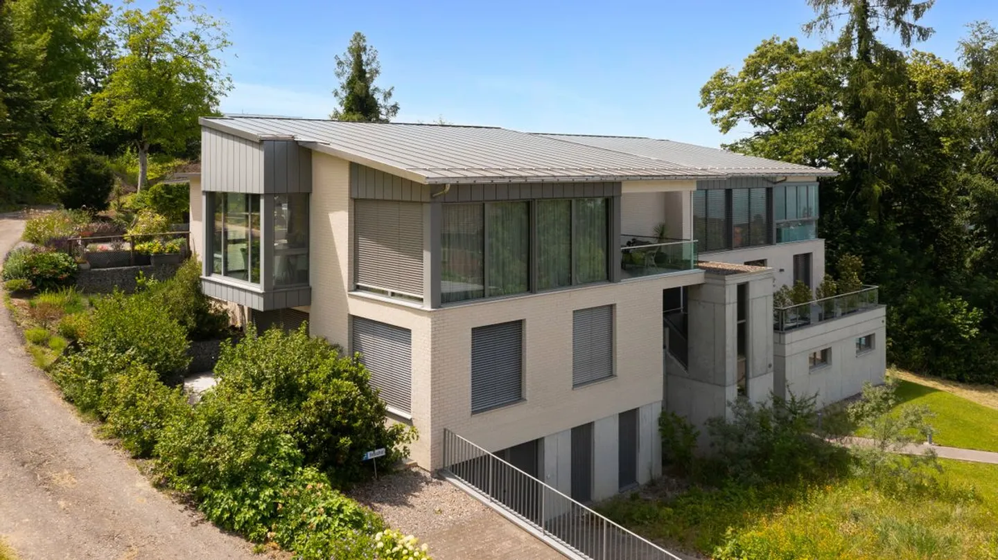 Exclusive semi-detached family house with exceptional spatial feeling - Photo 1 of 13