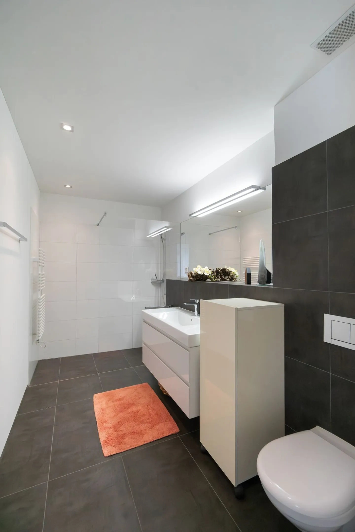 Exclusive semi-detached family house with exceptional spatial feeling - Photo 12 of 13