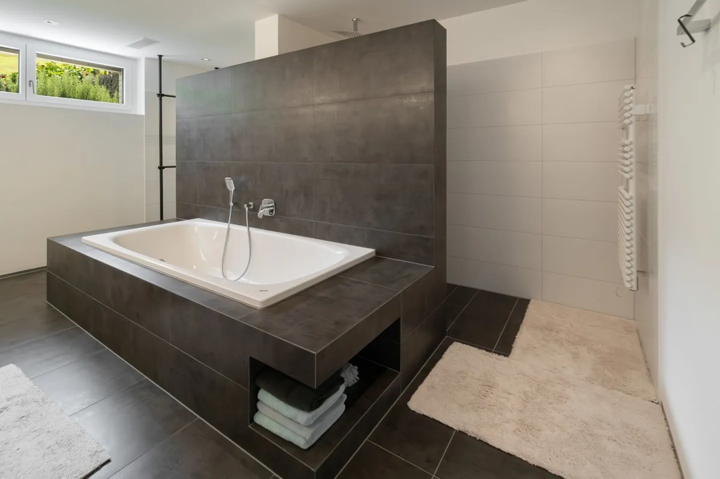 Exclusive semi-detached family house with exceptional spatial feeling - Photo 11 of 13