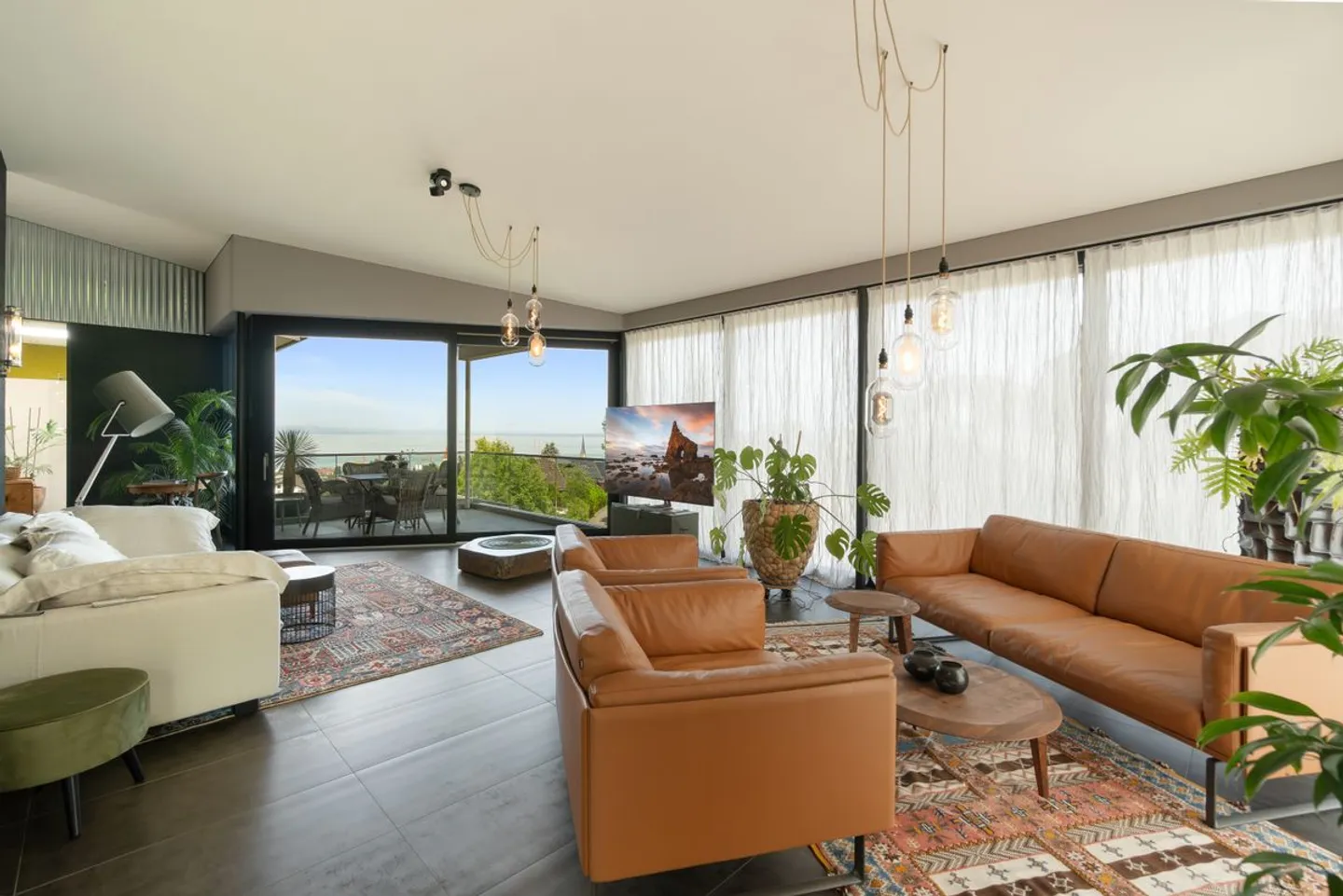 Exclusive semi-detached family house with exceptional spatial feeling - Photo 4 of 13