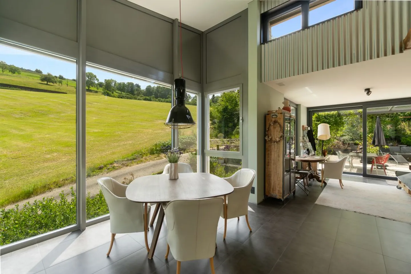 Exclusive semi-detached family house with exceptional spatial feeling - Photo 6 of 13