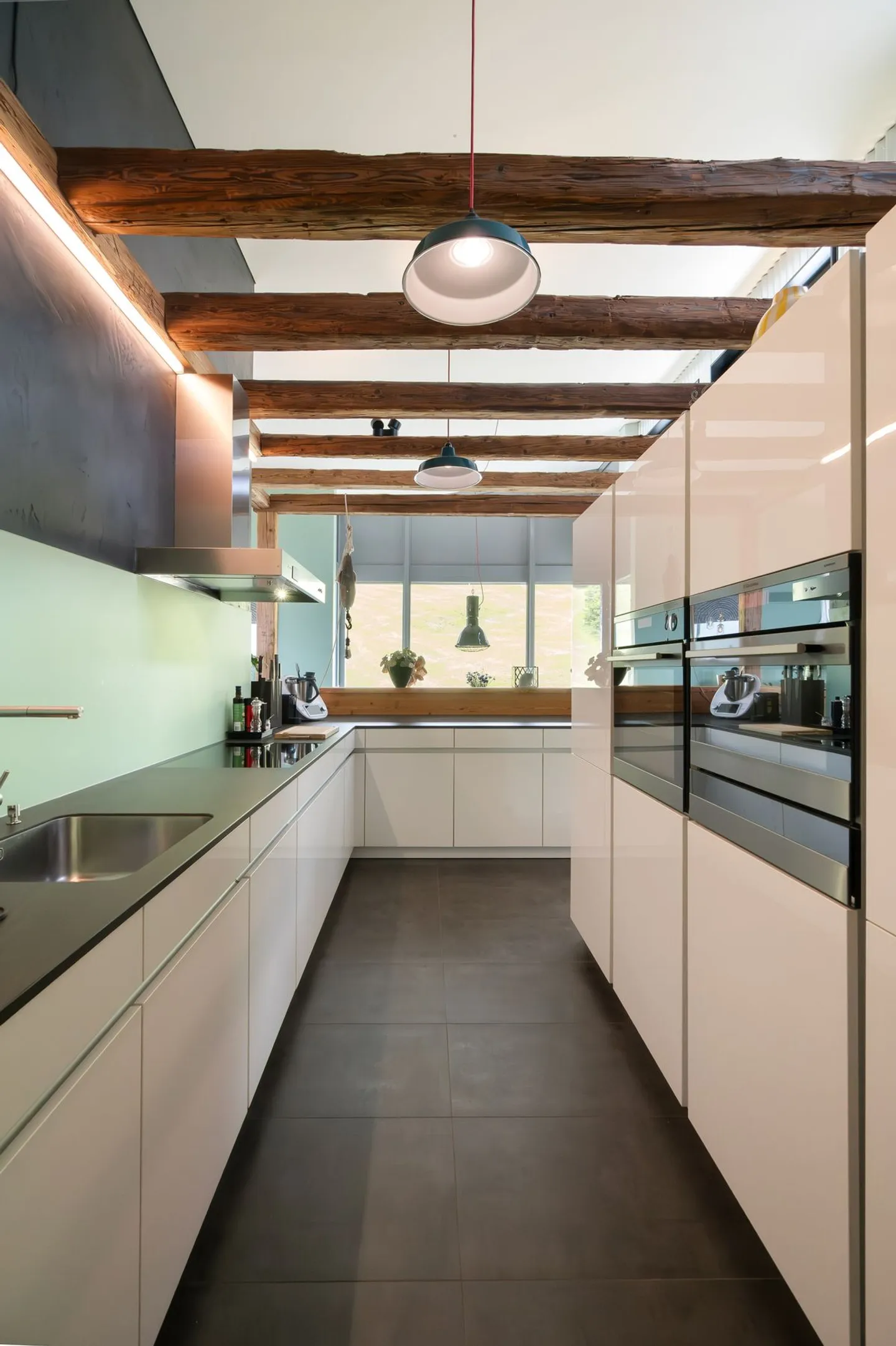 Exclusive semi-detached family house with exceptional spatial feeling - Photo 8 of 13