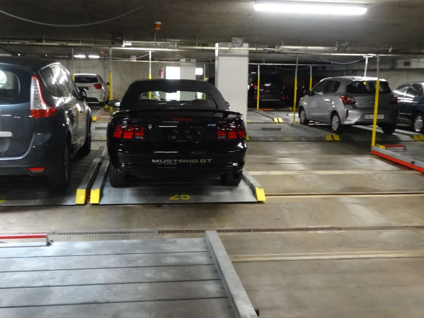 Parkplatz in Itingen - Foto 2 von 2
