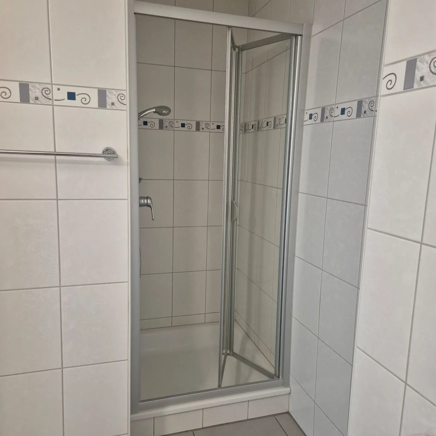 Sunny, modern 3.5 room apartment with terrace - Photo 5 of 11