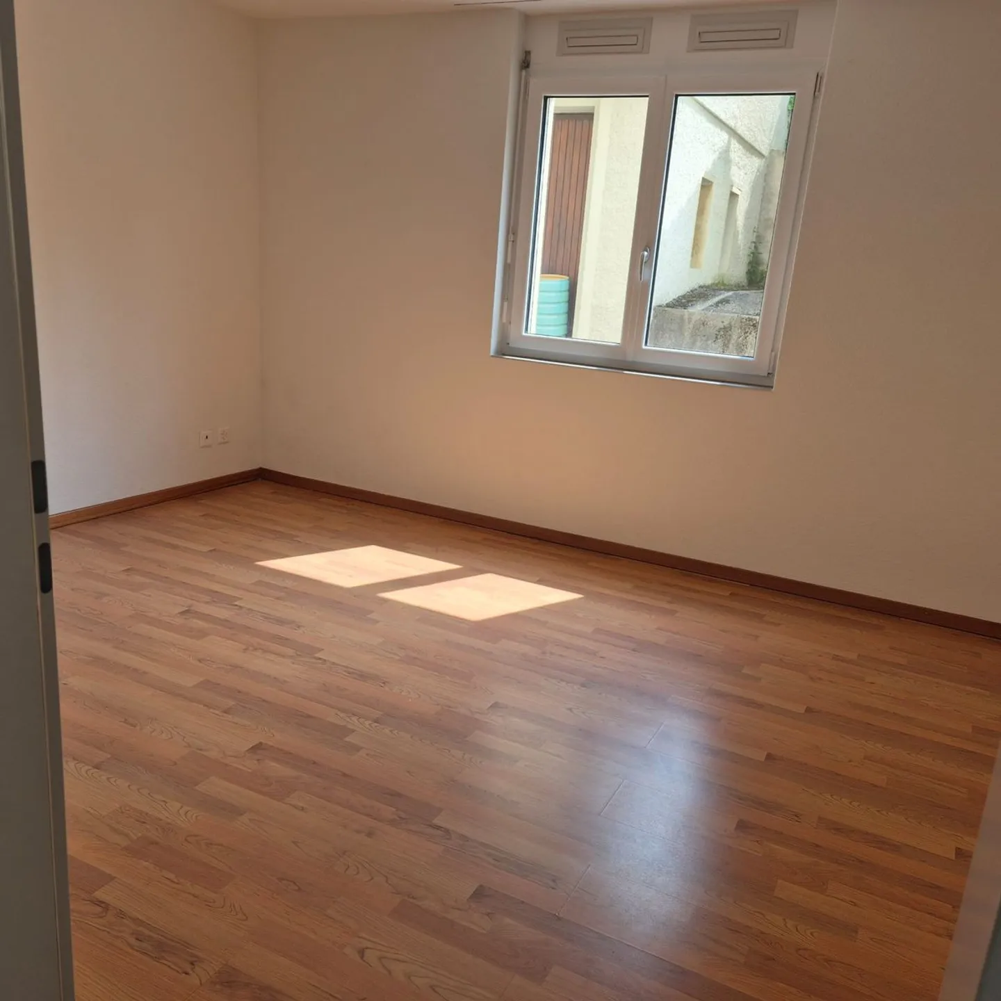 Sunny, modern 3.5 room apartment with terrace - Photo 6 of 11