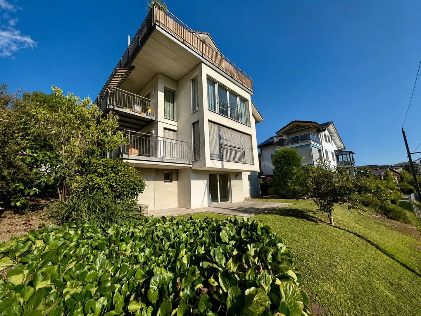 Well-maintained multi-family house with a wide view - Photo 9 of 10