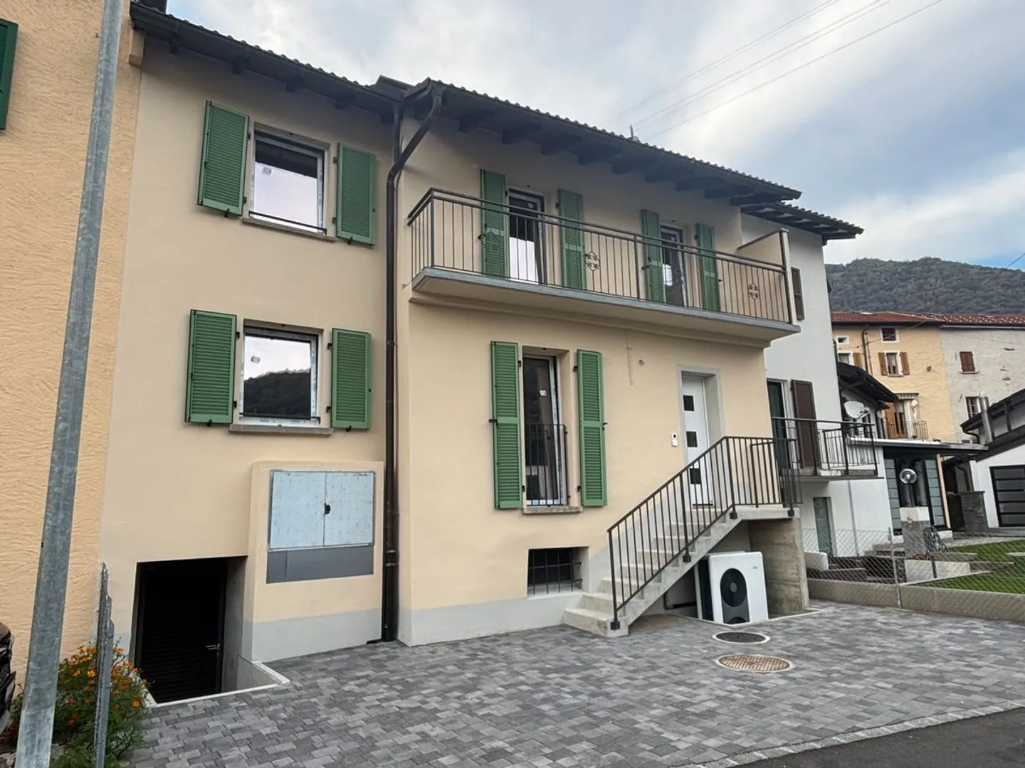 First rental: Spacious 4.5 rooms of 100 sqm completely renovated in Camignolo (Monteceneri) - Photo 8 of 8