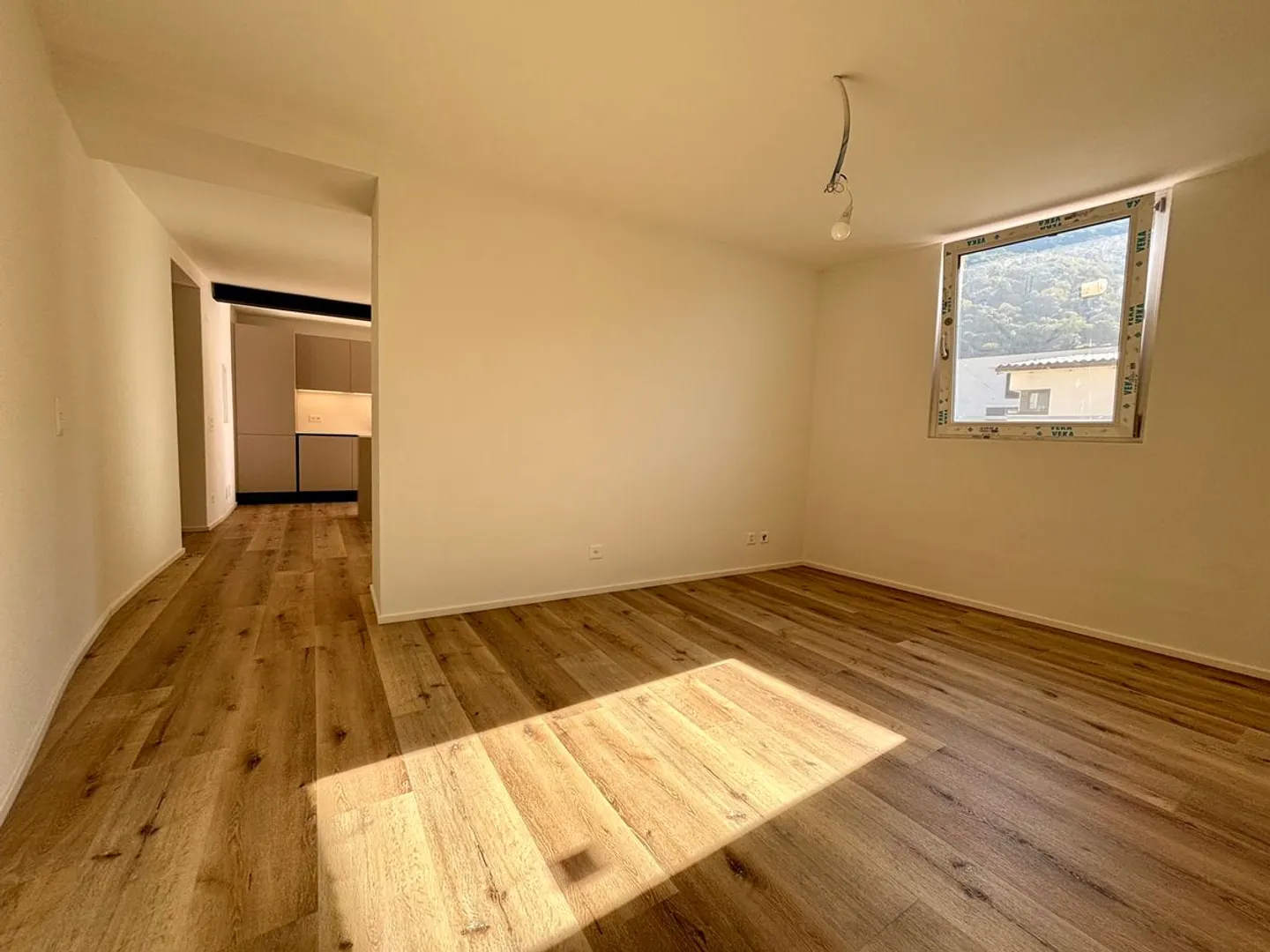 First rental: Spacious 4.5 rooms of 100 sqm completely renovated in Camignolo (Monteceneri) - Photo 2 of 8