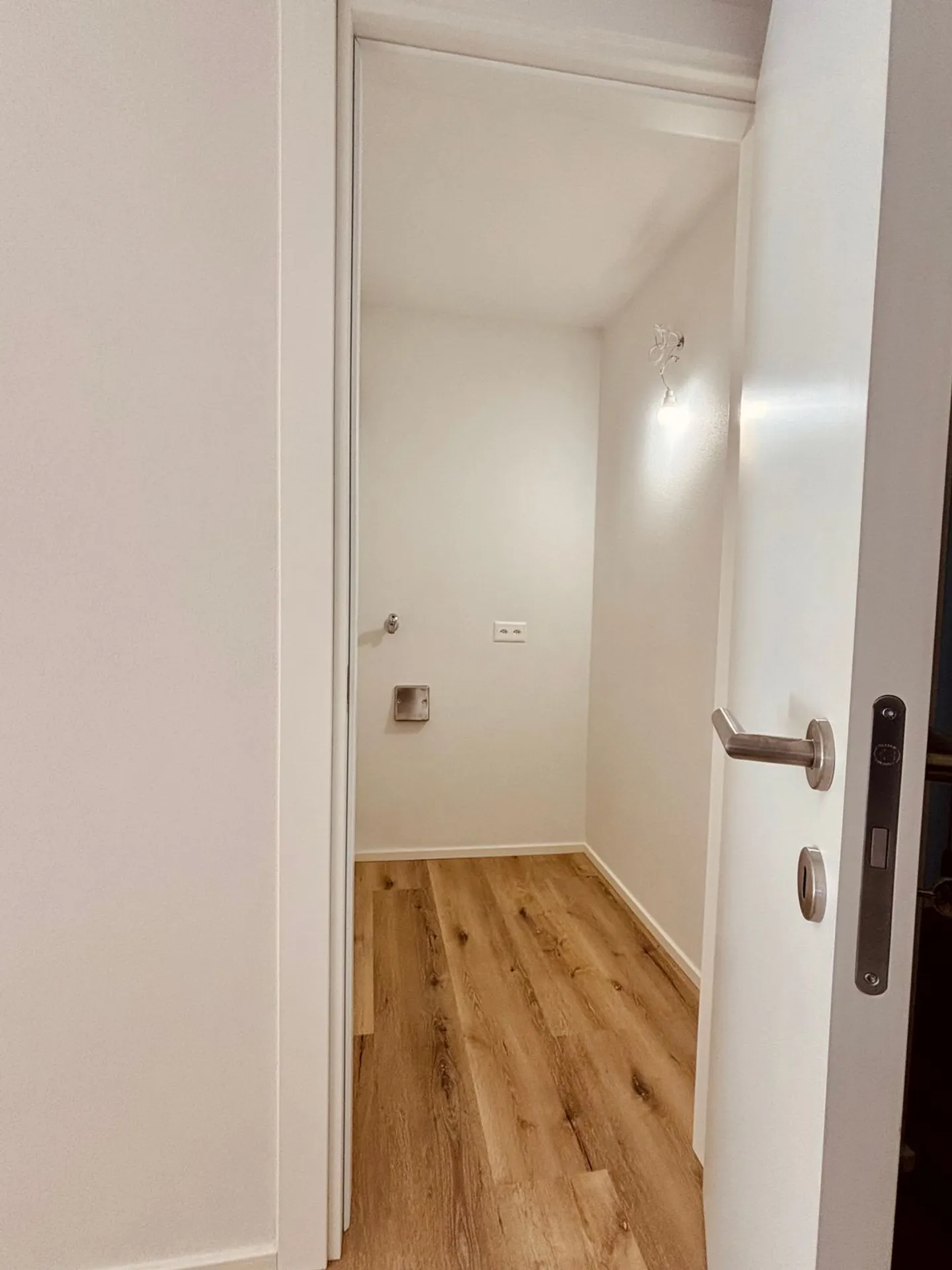 First rental: Spacious 4.5 rooms of 100 sqm completely renovated in Camignolo (Monteceneri) - Photo 3 of 8