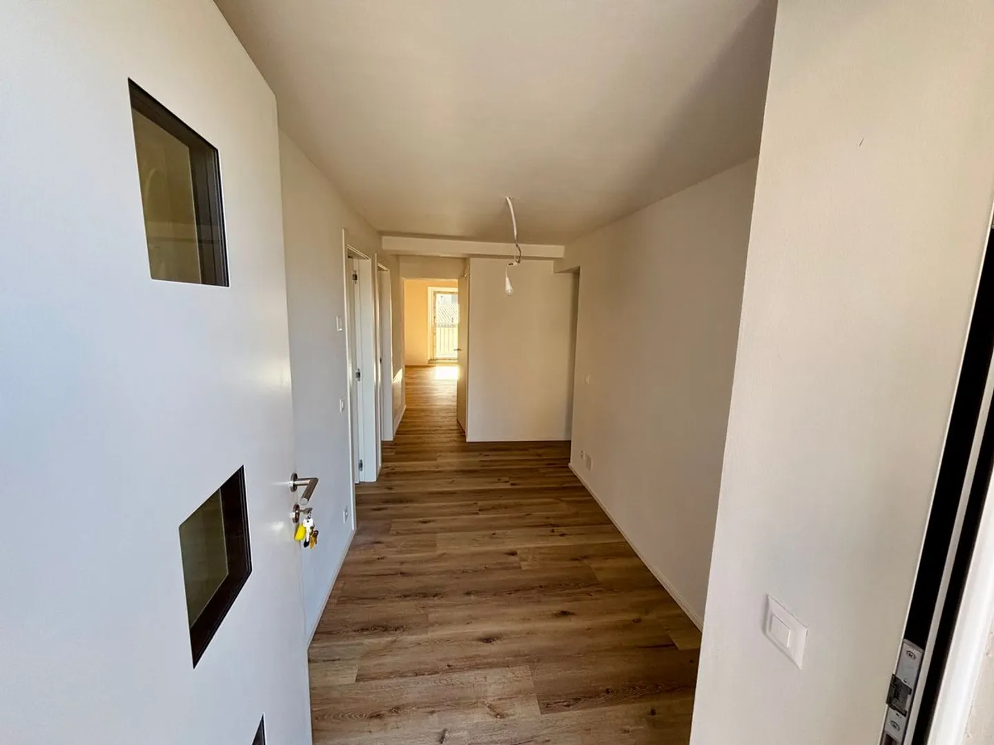 First rental: Spacious 4.5 rooms of 100 sqm completely renovated in Camignolo (Monteceneri) - Photo 2 of 7