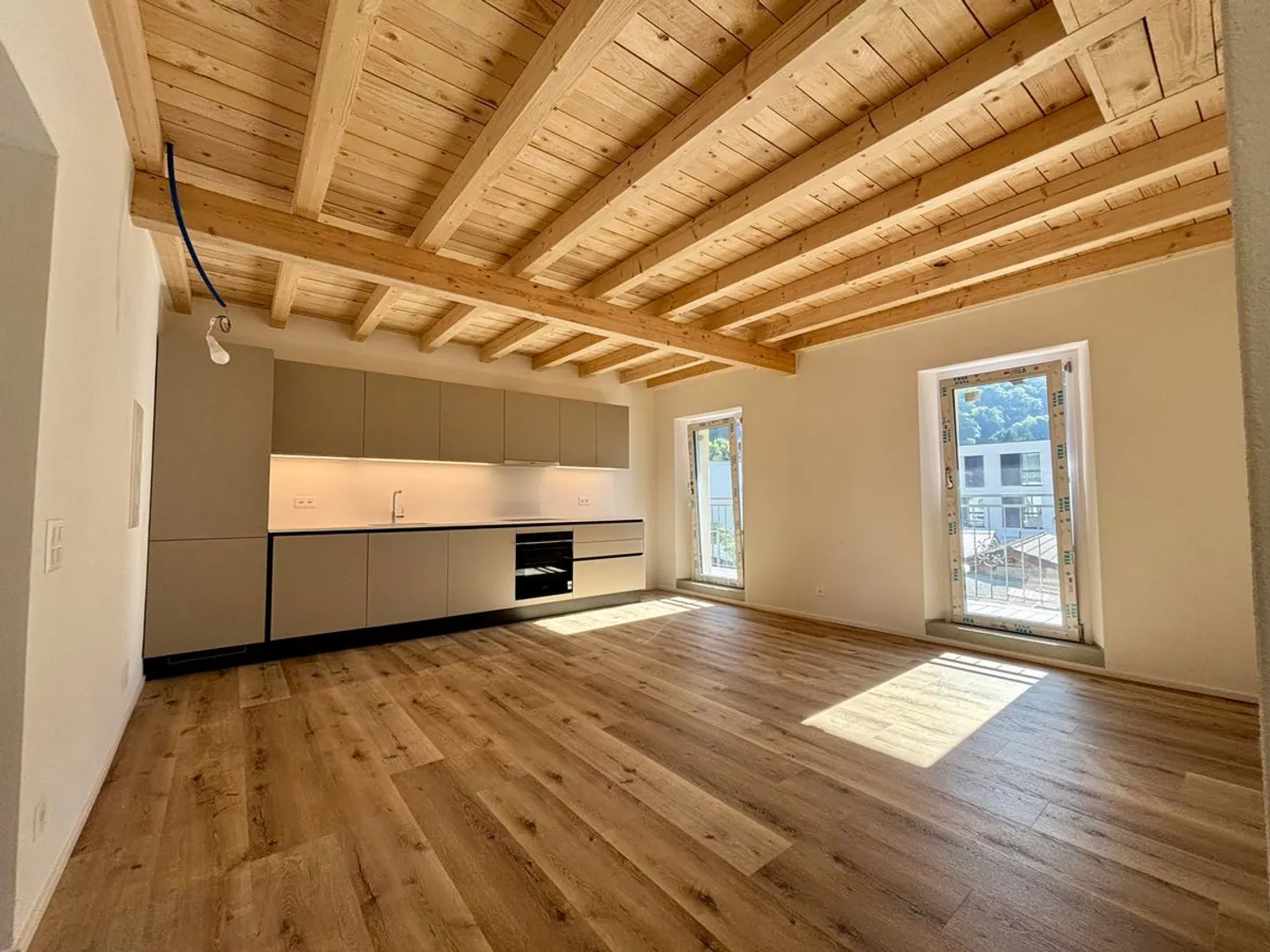 First rental: Spacious 4.5 rooms of 100 sqm completely renovated in Camignolo (Monteceneri) - Photo 1 of 7