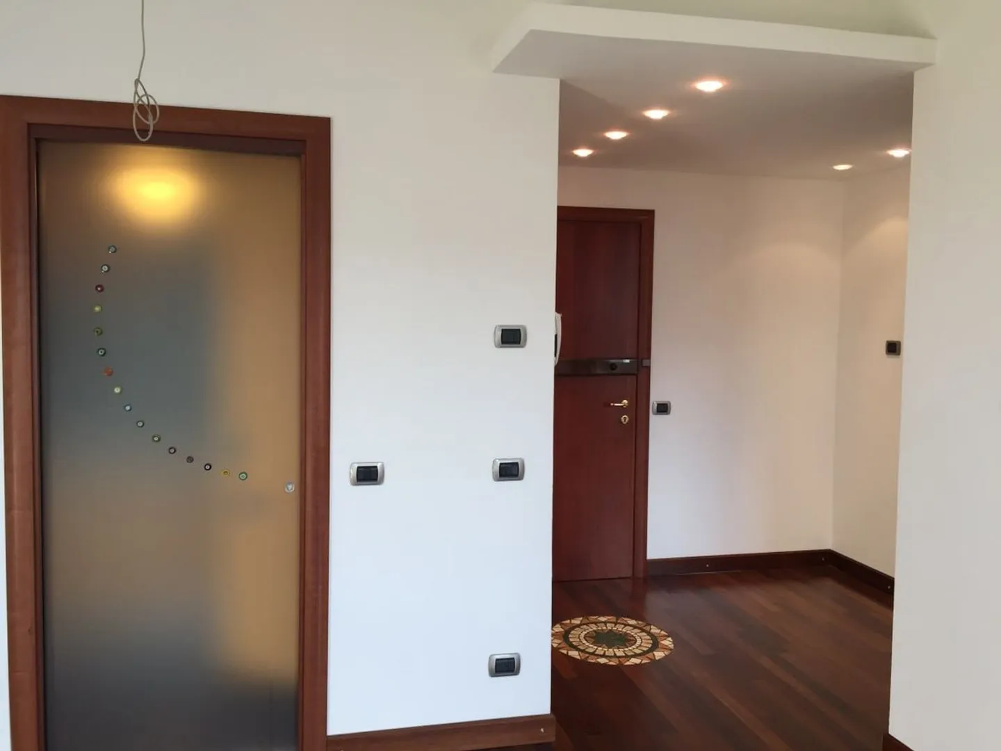 Charmant appartement de 2,5 pièces avec vue sur le lac à Bissone - Photo 3 sur 11