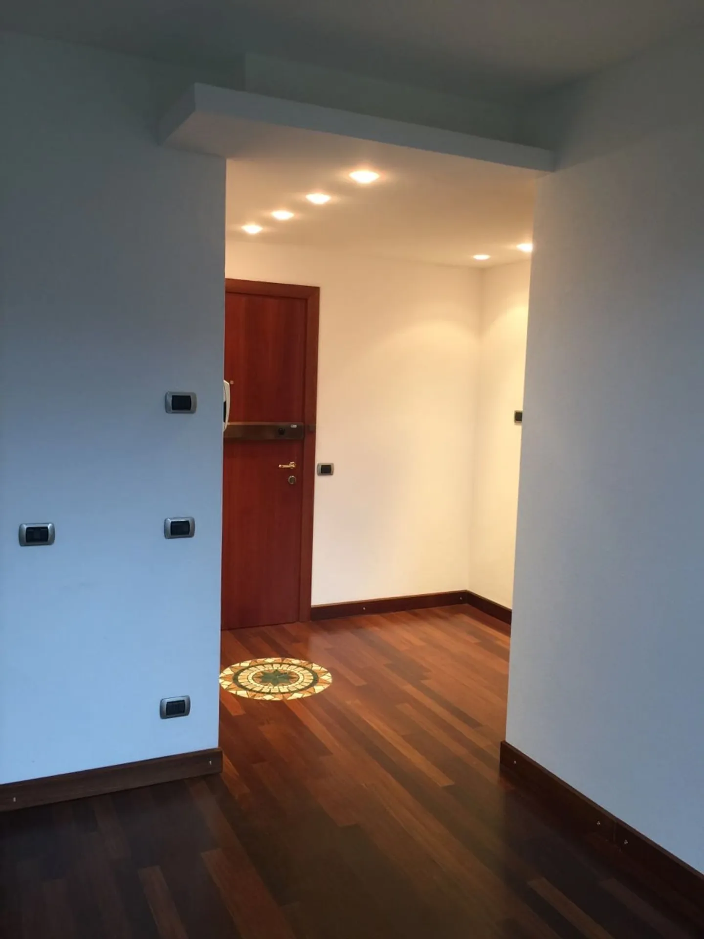 Charmant appartement de 2,5 pièces avec vue sur le lac à Bissone - Photo 5 sur 11