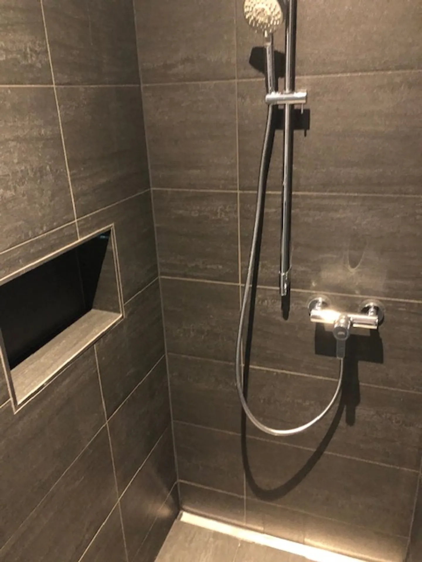 Chambre lumineuse avec salle de bain privée à louer, proche de la nature avec vue à Müllheim - Photo 5 sur 9