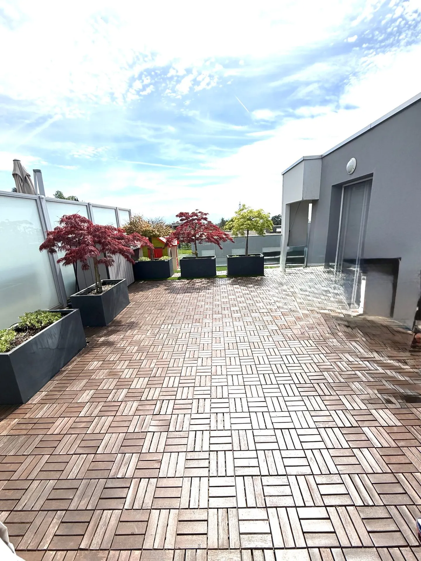 Modern Apartment with Terrace - Photo 8 of 8