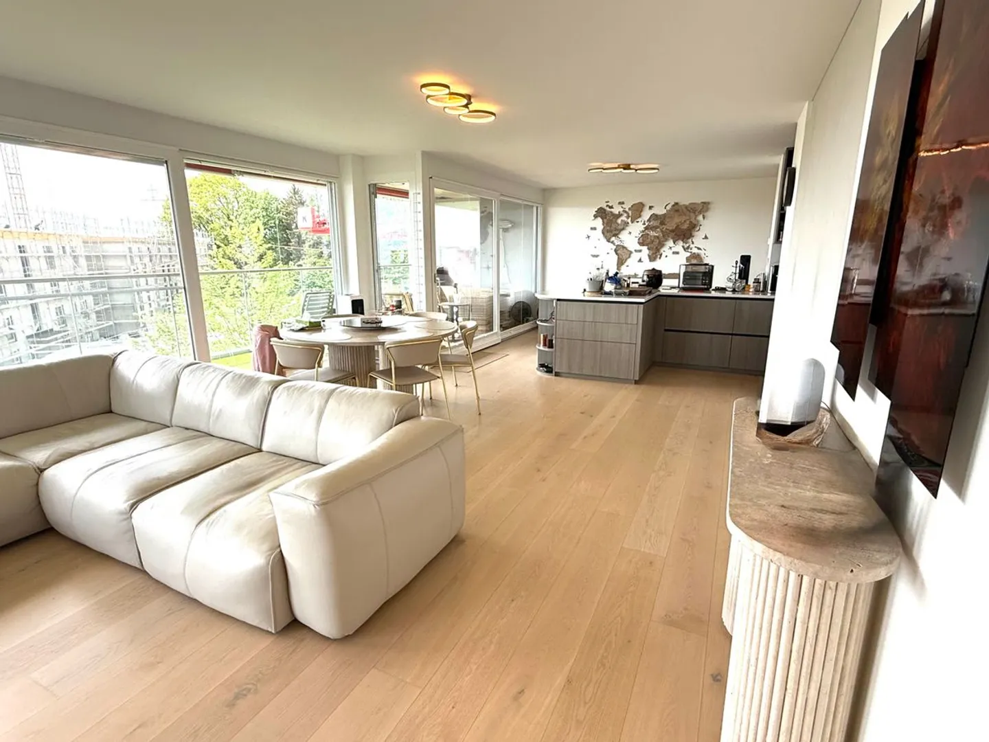 Modern Apartment with Terrace - Photo 2 of 8