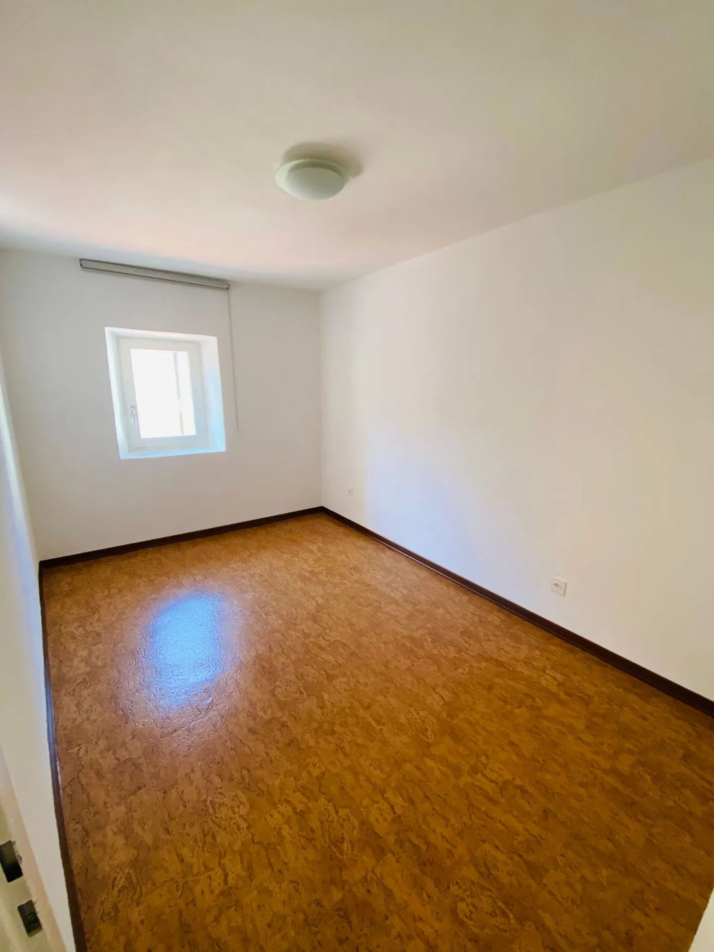 Geräumige Wohnung zur Miete mit Kamin in Lugano-Brè, 4.5 Zimmer - Foto 5 von 7