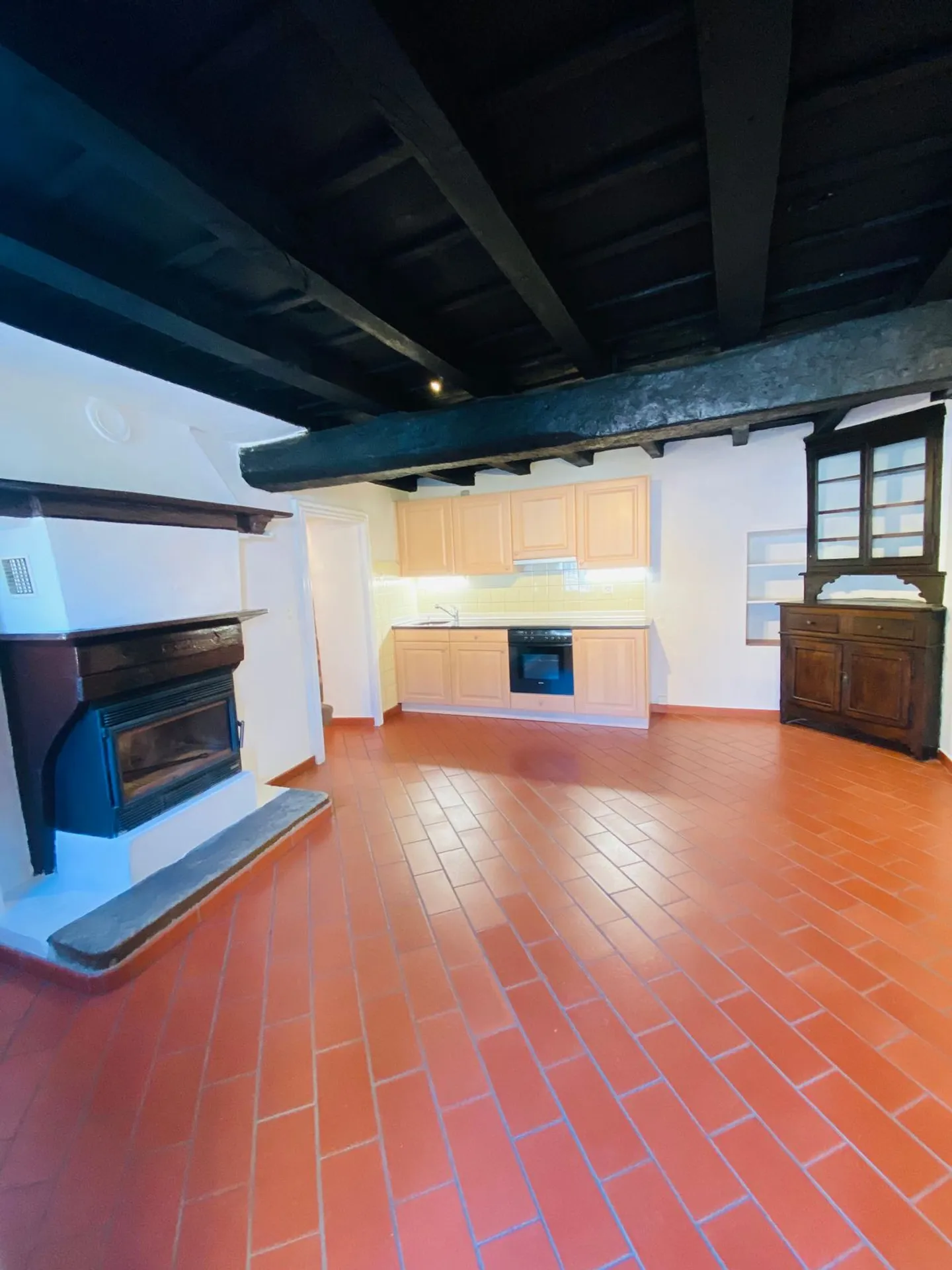 Geräumige Wohnung zur Miete mit Kamin in Lugano-Brè, 4.5 Zimmer - Foto 2 von 7