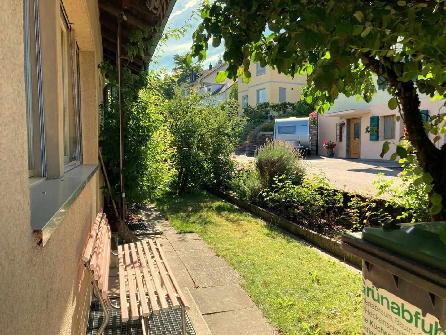 Charmantes 6.5-Zimmer-Einfamilienhaus mit Garten in Ostermundigen - Photo 2 sur 13