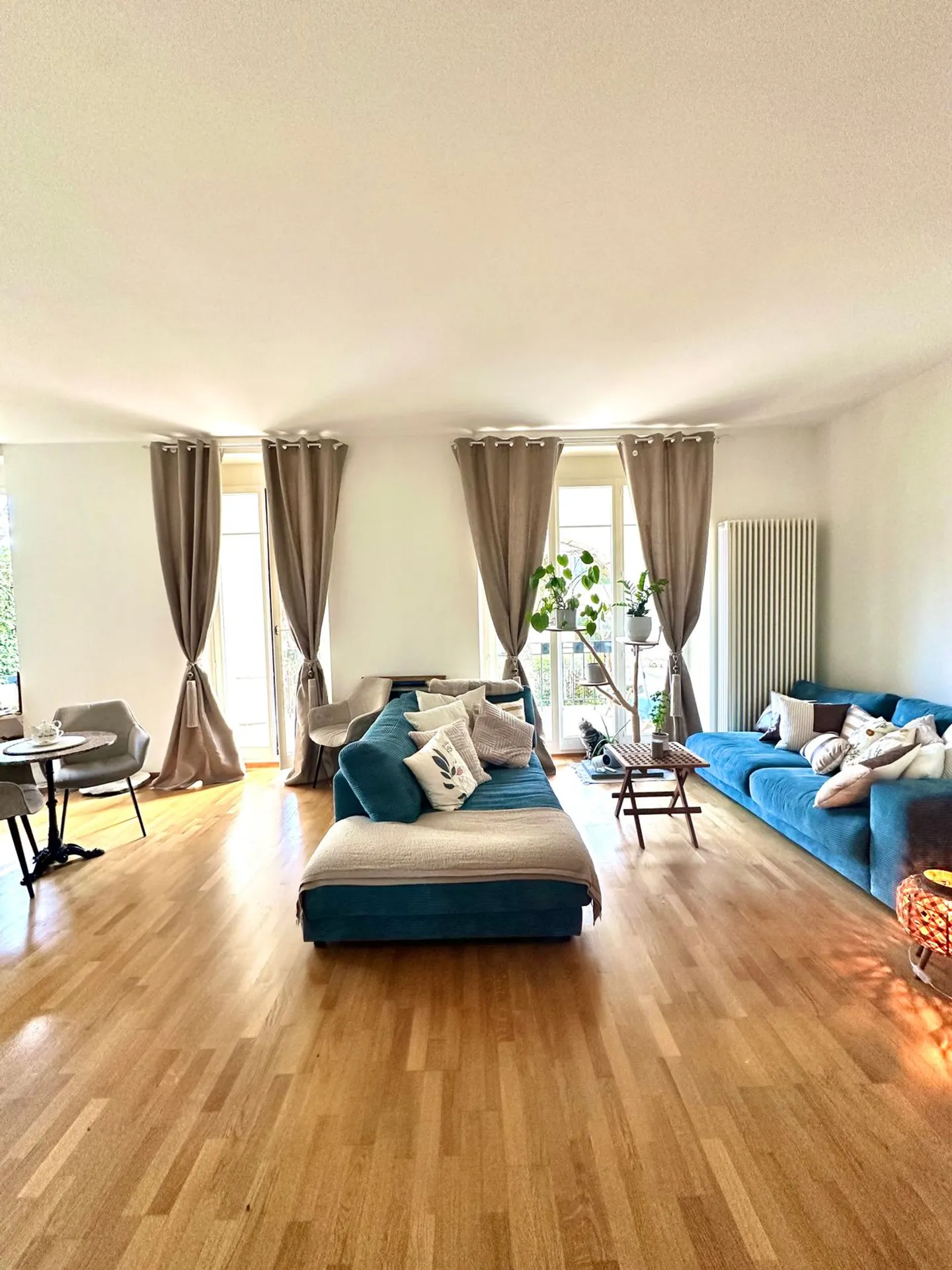 Room for rent in a spacious 3.5-room apartment in Lausanne, shared accommodation with two women - Photo 1 of 5