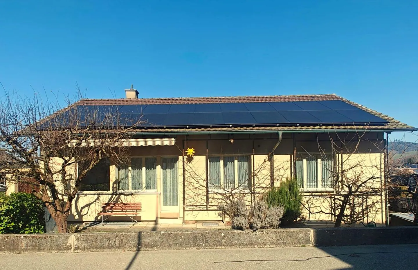 Charmantes 6.5-Zimmer-Einfamilienhaus mit Garten in Ostermundigen - Photo 1 sur 13