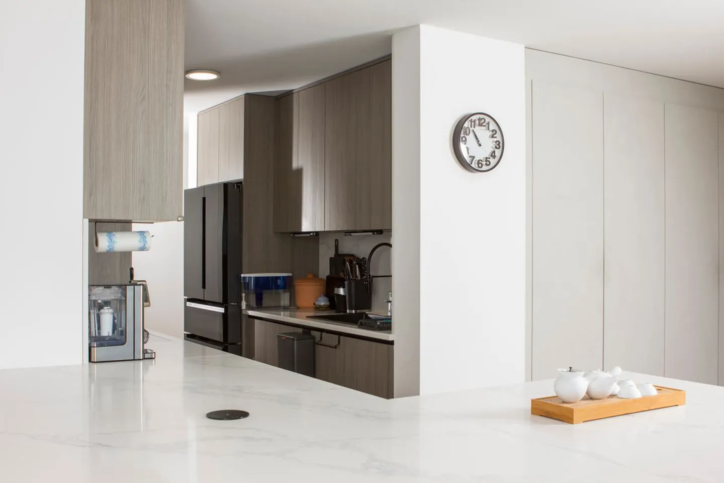 Modern Apartment with Terrace - Photo 4 of 8