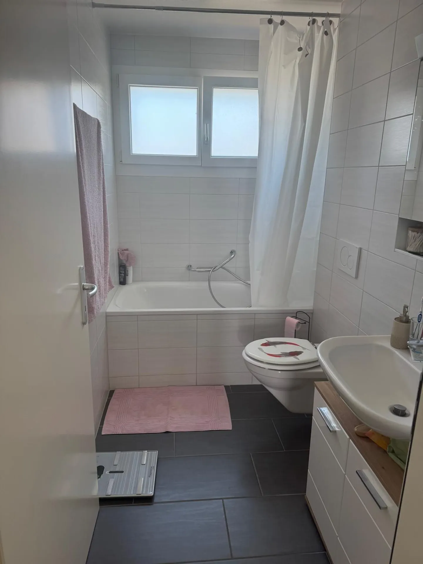 Appartamento moderno di 3,5 locali a Yverdon-les-Bains + posto auto sotterraneo - Foto 3 di 7