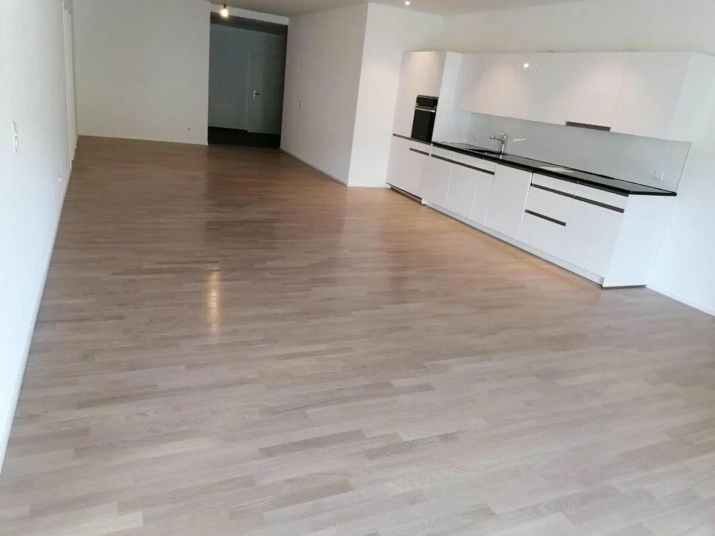 Bâtiment résidentiel et commercial à fort rendement à Klingnau - entièrement loué et investissement attractif - Photo 3 sur 5