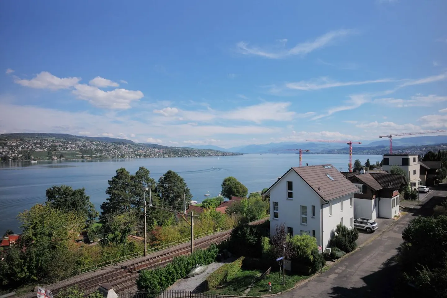 Lichtdurchflutete 3,5-Zimmer-Dachwohnung mit See- und Alpenaussicht in Thalwil - Foto 10 di 10