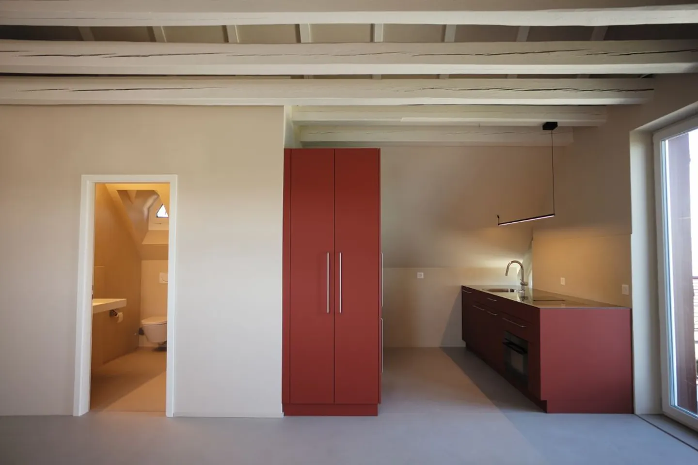 Lichtdurchflutete 3,5-Zimmer-Dachwohnung mit See- und Alpenaussicht in Thalwil - Foto 1 di 10