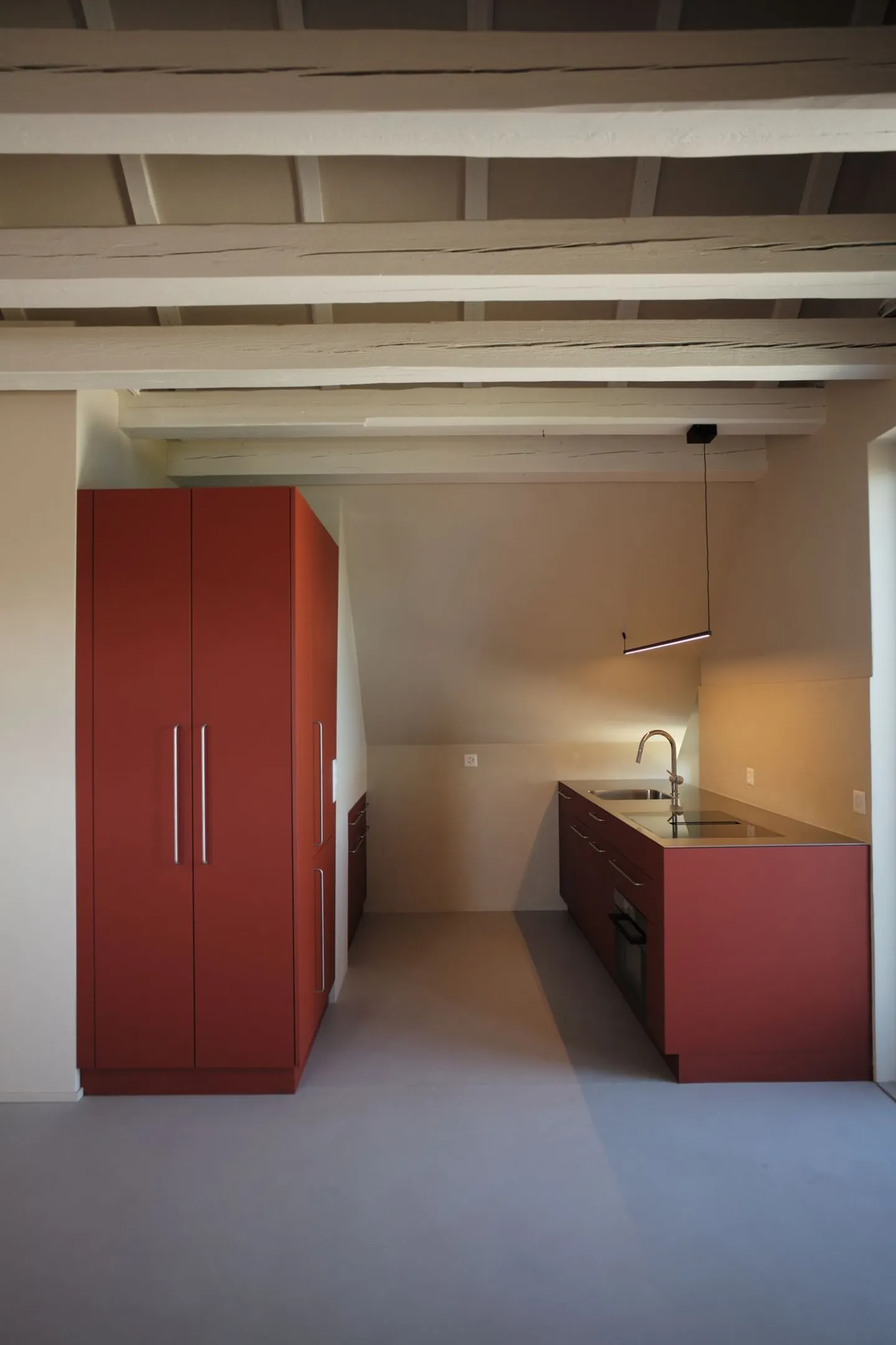 Lichtdurchflutete 3,5-Zimmer-Dachwohnung mit See- und Alpenaussicht in Thalwil - Foto 3 di 10