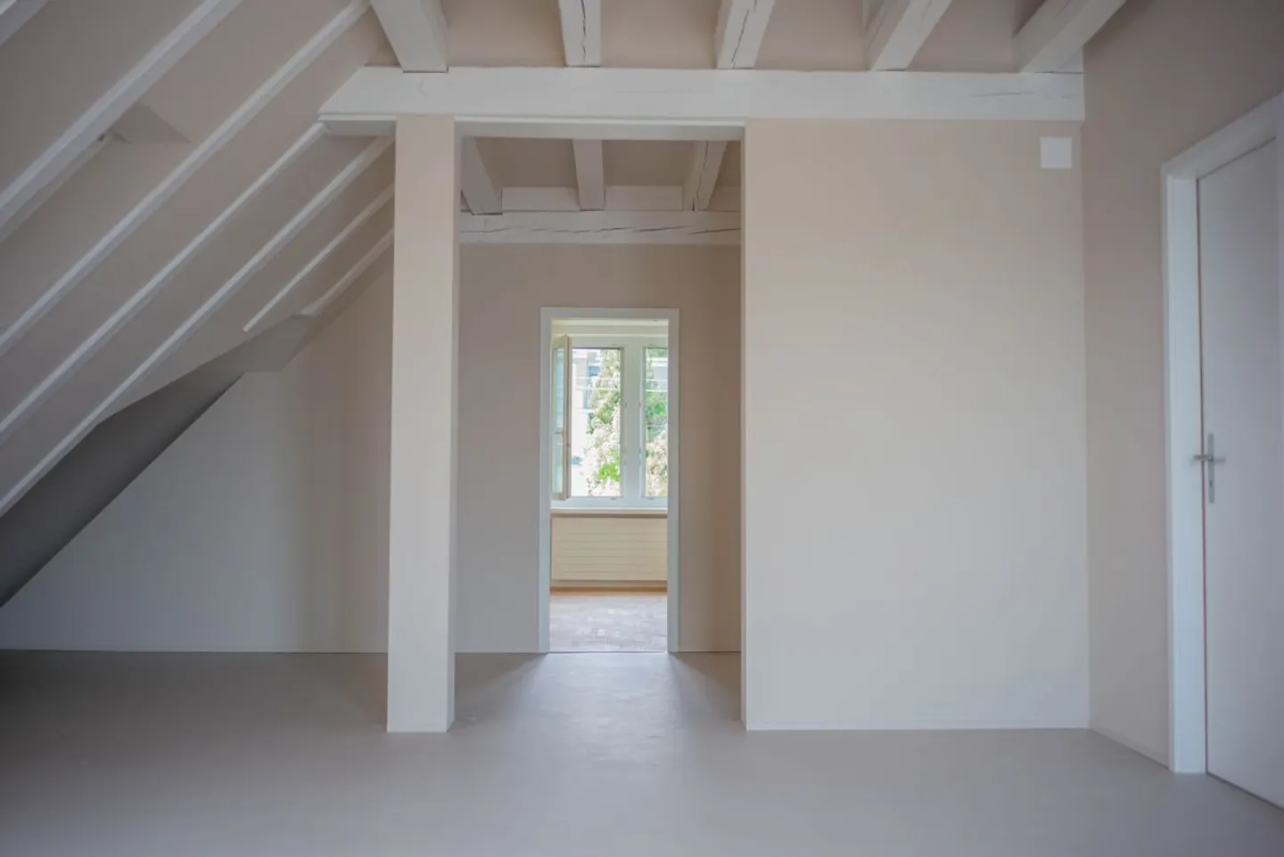Lichtdurchflutete 3,5-Zimmer-Dachwohnung mit See- und Alpenaussicht in Thalwil - Foto 9 di 10
