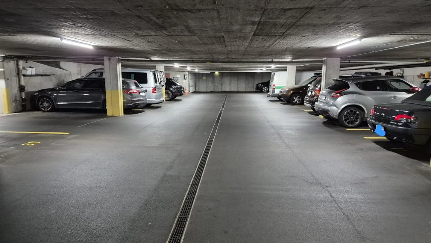 Place de Parking Sécurisée à Ennetbaden - Photo 2 sur 3