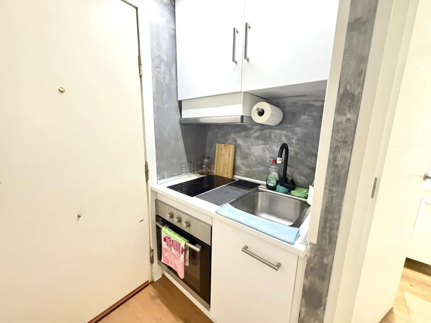 Comfortable 24 m² Studio with Separate Bedroom in the City Center - Photo 8 of 9