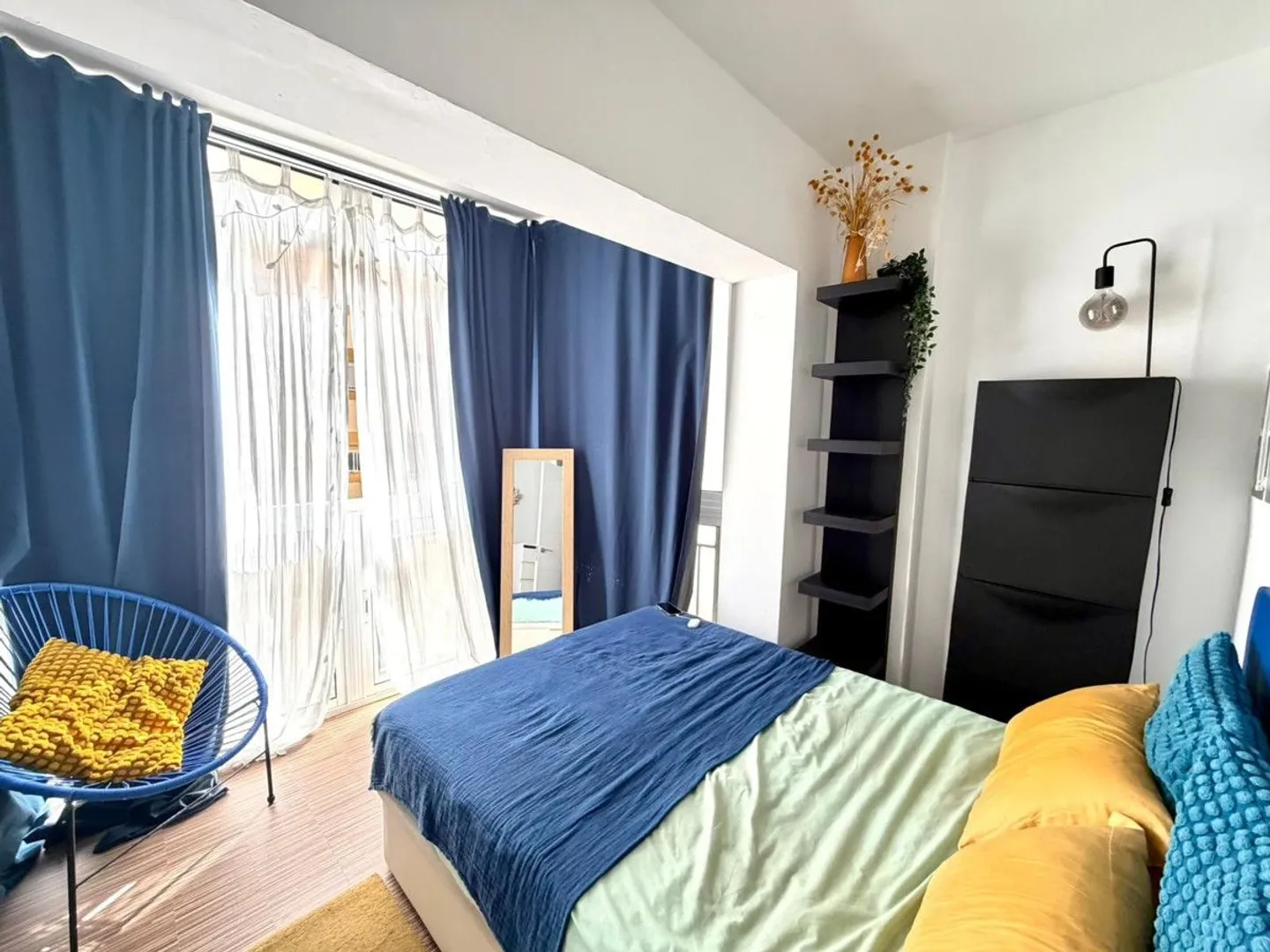 Comfortable 24 m² Studio with Separate Bedroom in the City Center - Photo 1 of 9