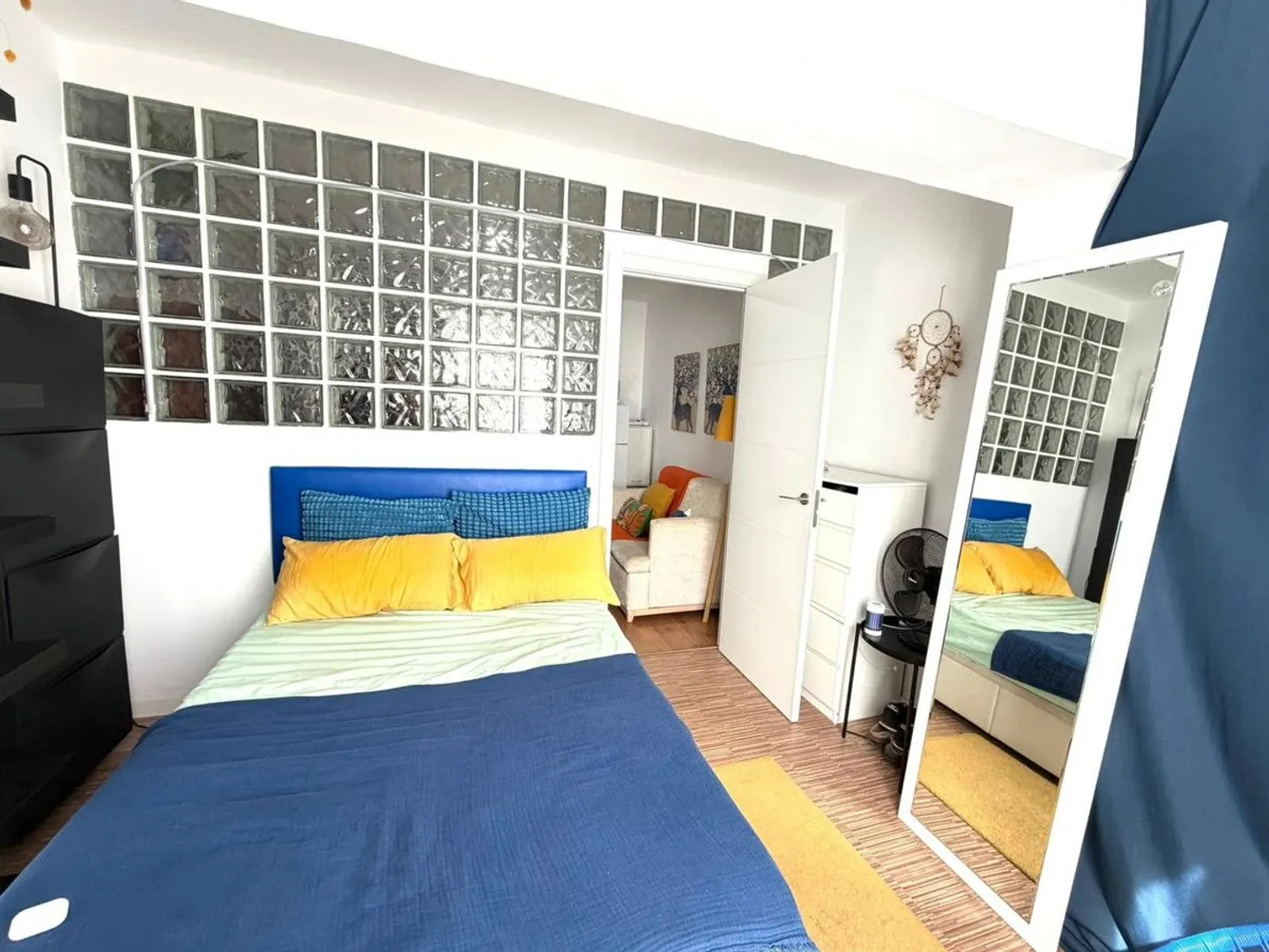 Comfortable 24 m² Studio with Separate Bedroom in the City Center - Photo 2 of 9
