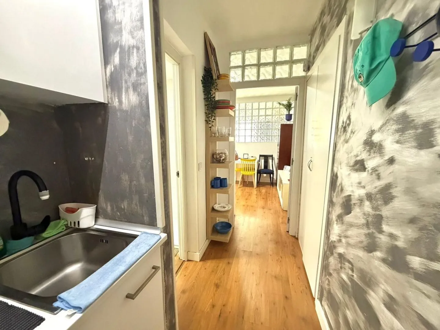 Comfortable 24 m² Studio with Separate Bedroom in the City Center - Photo 3 of 9