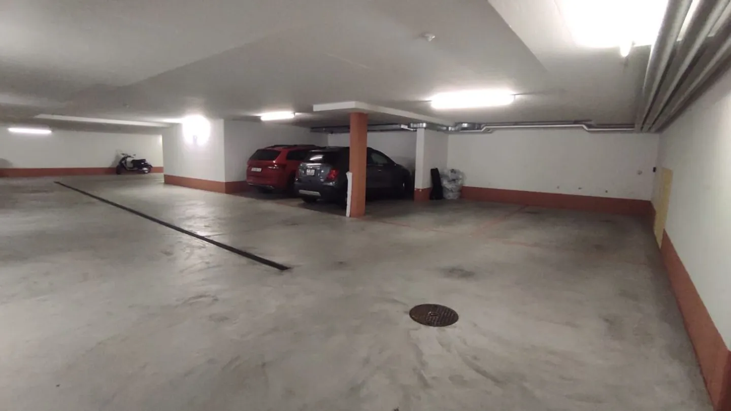 Parking space in the underground garage for rent at a top location (Schlieren) - Photo 4 of 5