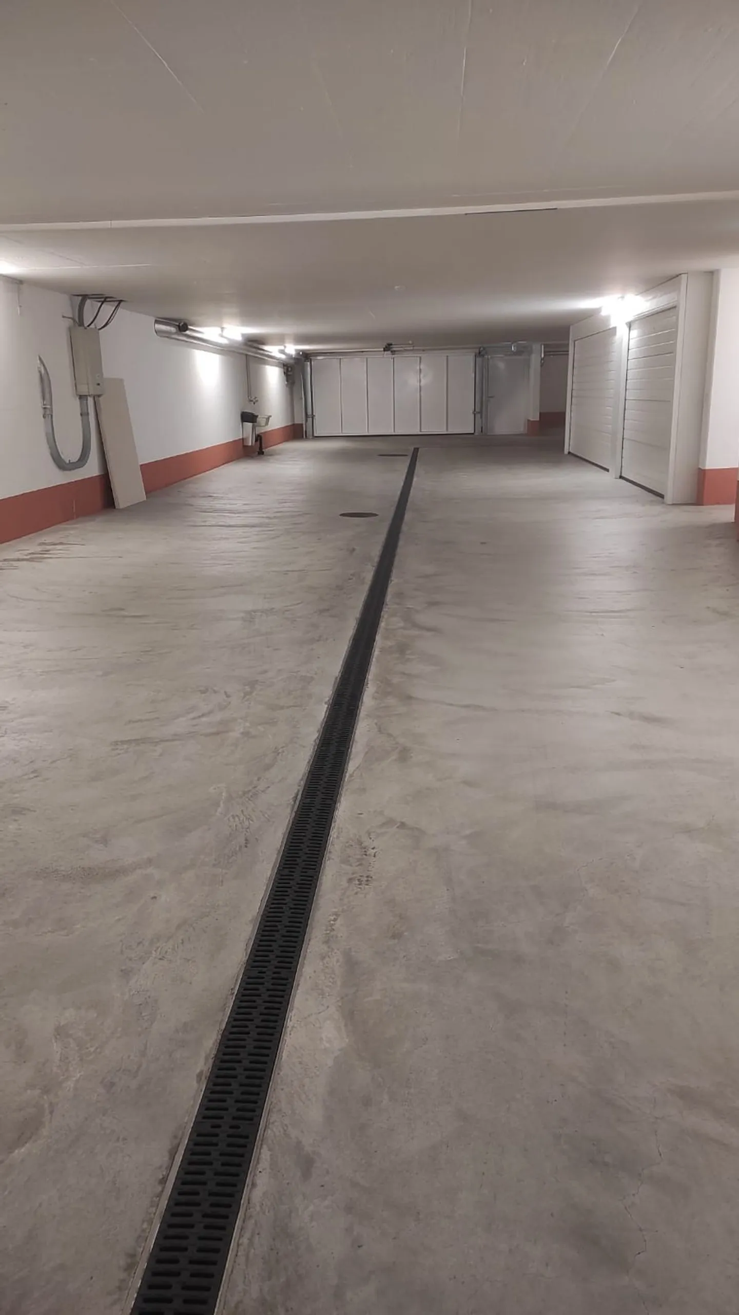 Parking space in the underground garage for rent at a top location (Schlieren) - Photo 2 of 5