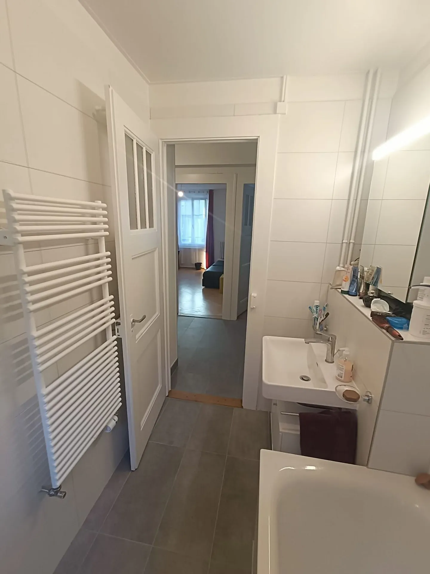 Available from 01.11.26 - Rent a room in a charming fully renovated apartment in Lausanne - Photo 9 of 11