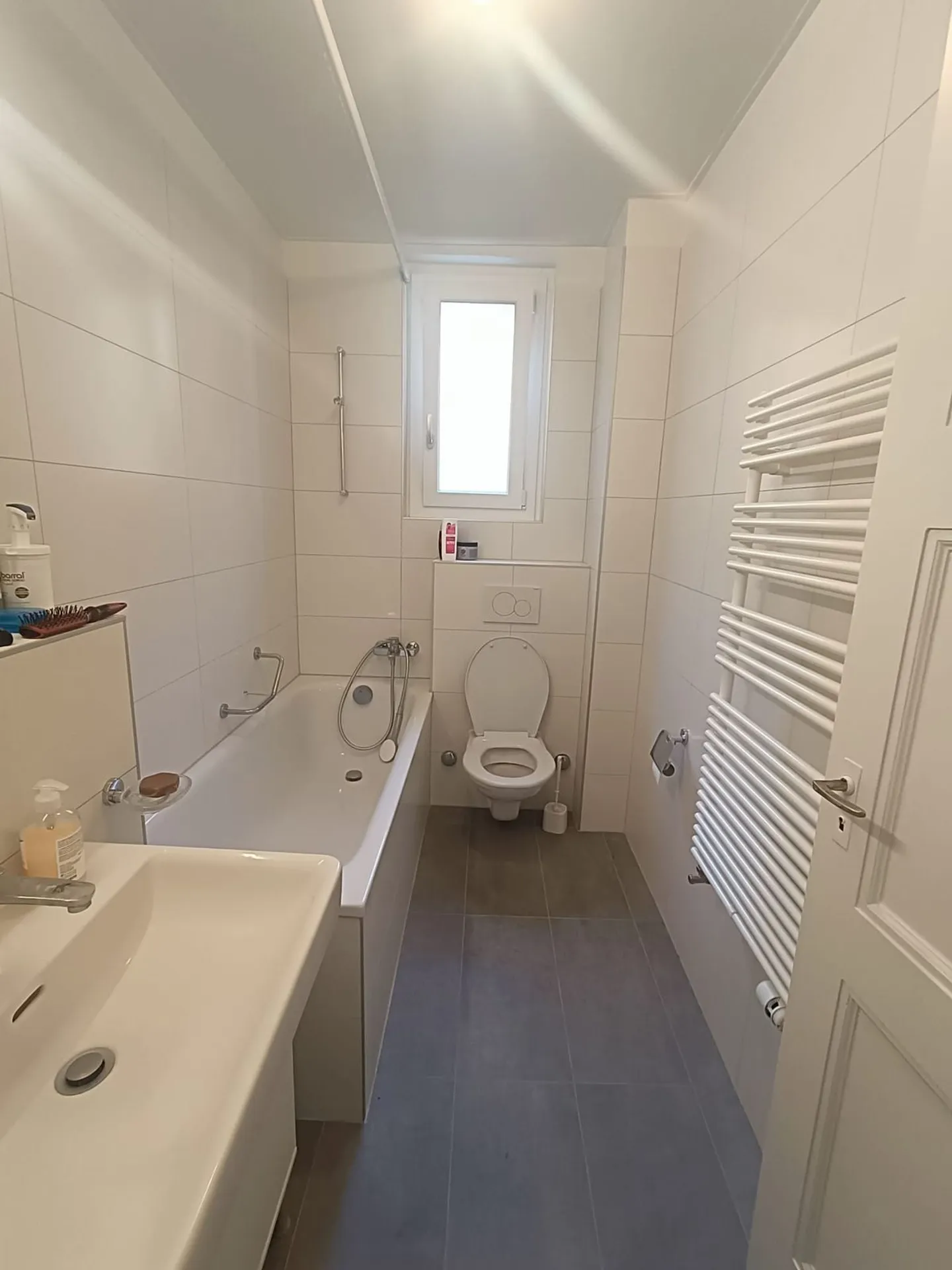 Available from 01.11.26 - Rent a room in a charming fully renovated apartment in Lausanne - Photo 8 of 11