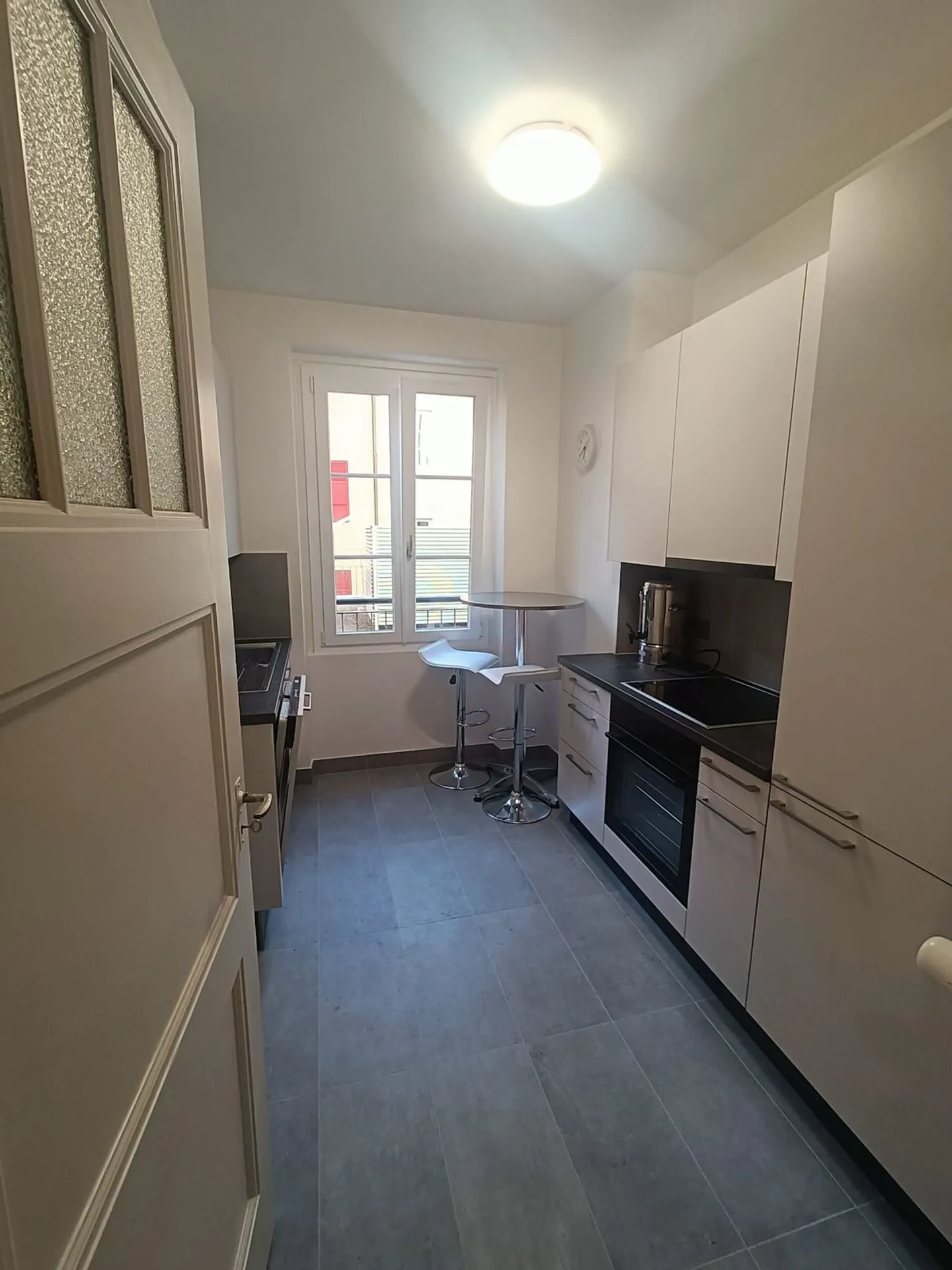 Available from 01.11.26 - Rent a room in a charming fully renovated apartment in Lausanne - Photo 7 of 11
