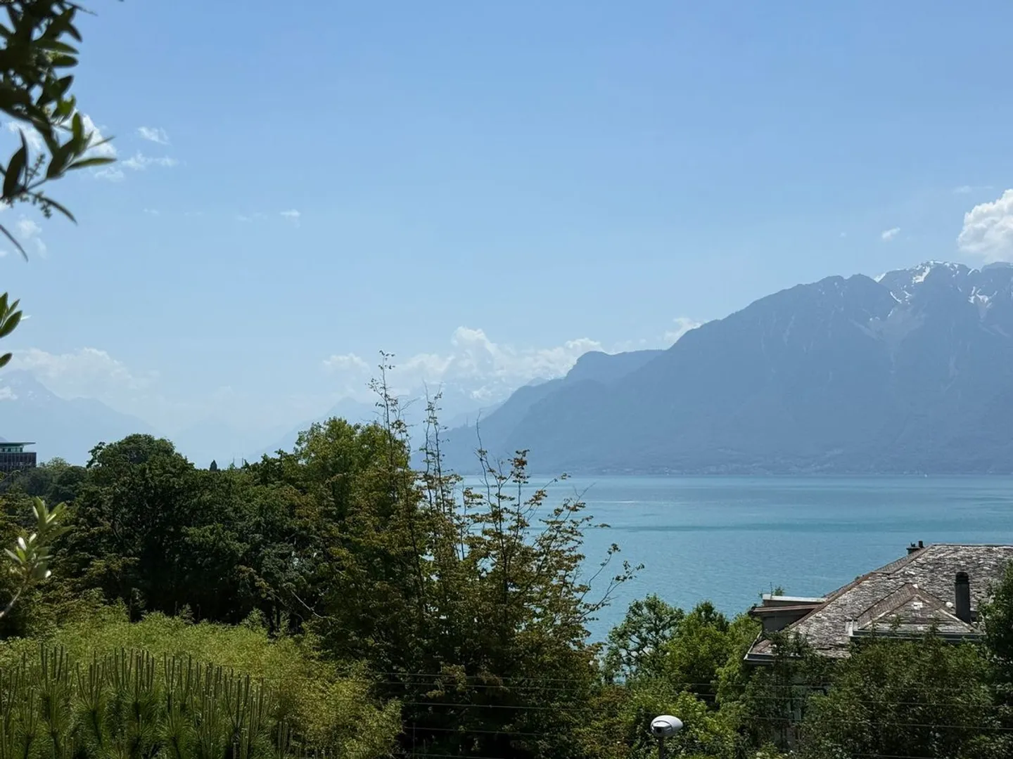 Chambre meublée à sous-louer - Vue sur le lac et les montagnes - Foto 1 von 13