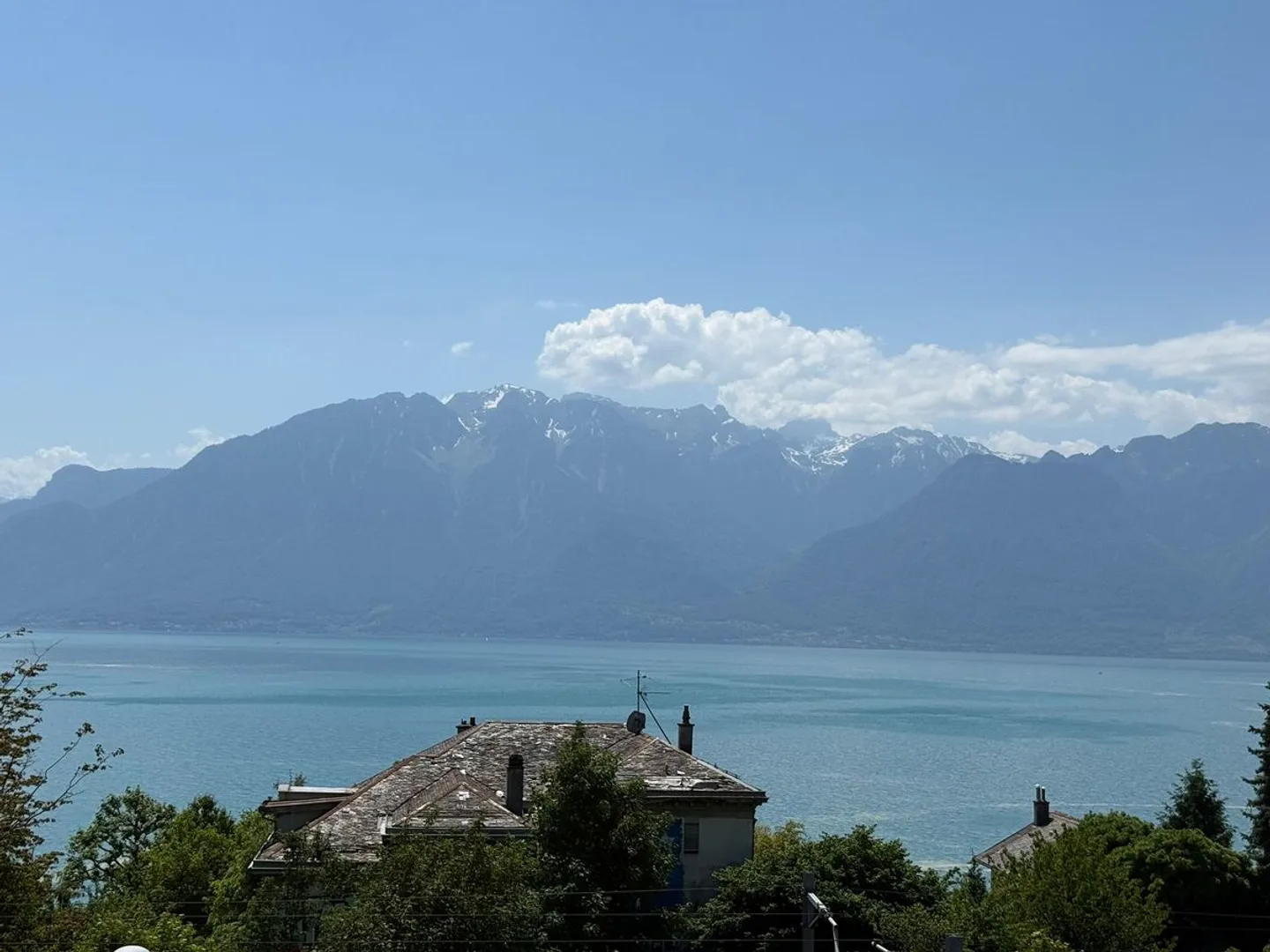 Chambre meublée à sous-louer - Vue sur le lac et les montagnes - Foto 2 von 13
