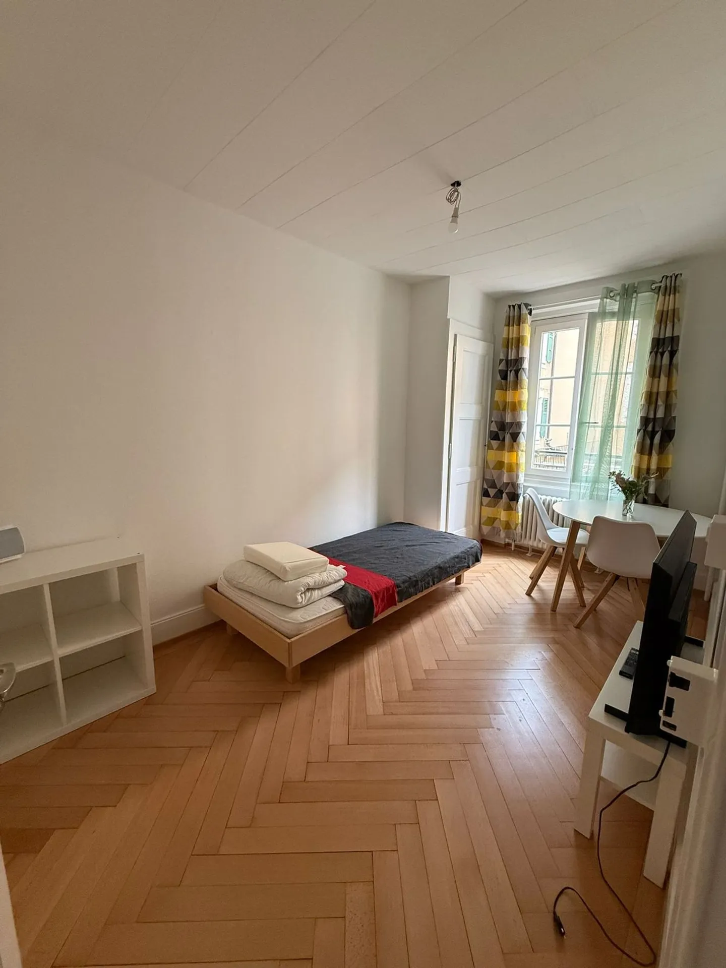 Available from 01.11.26 - Rent a room in a charming fully renovated apartment in Lausanne - Photo 11 of 11