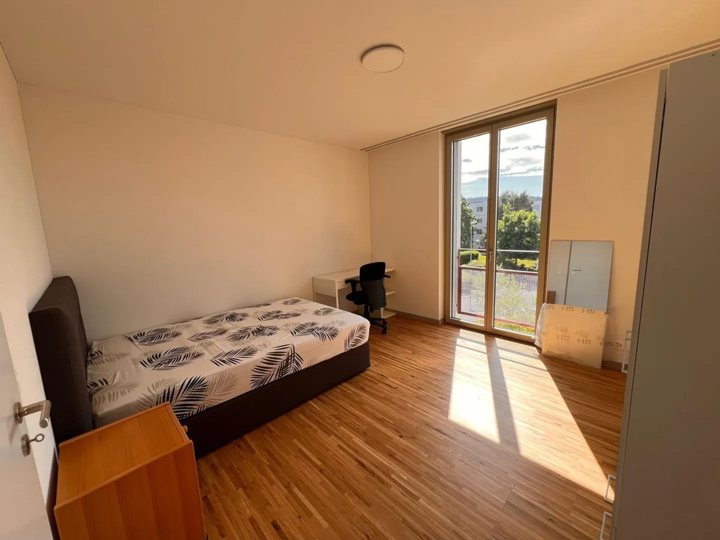 Bright, furnished room in modern 3.5-room apartment in Dübendorf - Photo 1 of 7
