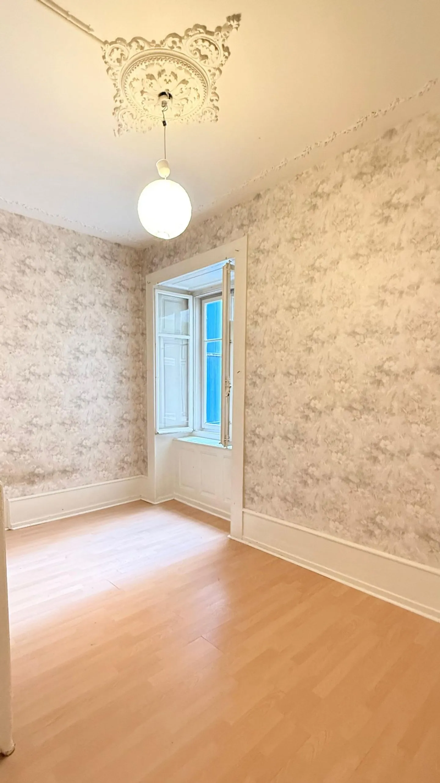Geräumige 4,5-Zimmer-Wohnung mit Aussicht und Charme in La Chaux-de-Fonds - Foto 3 von 11