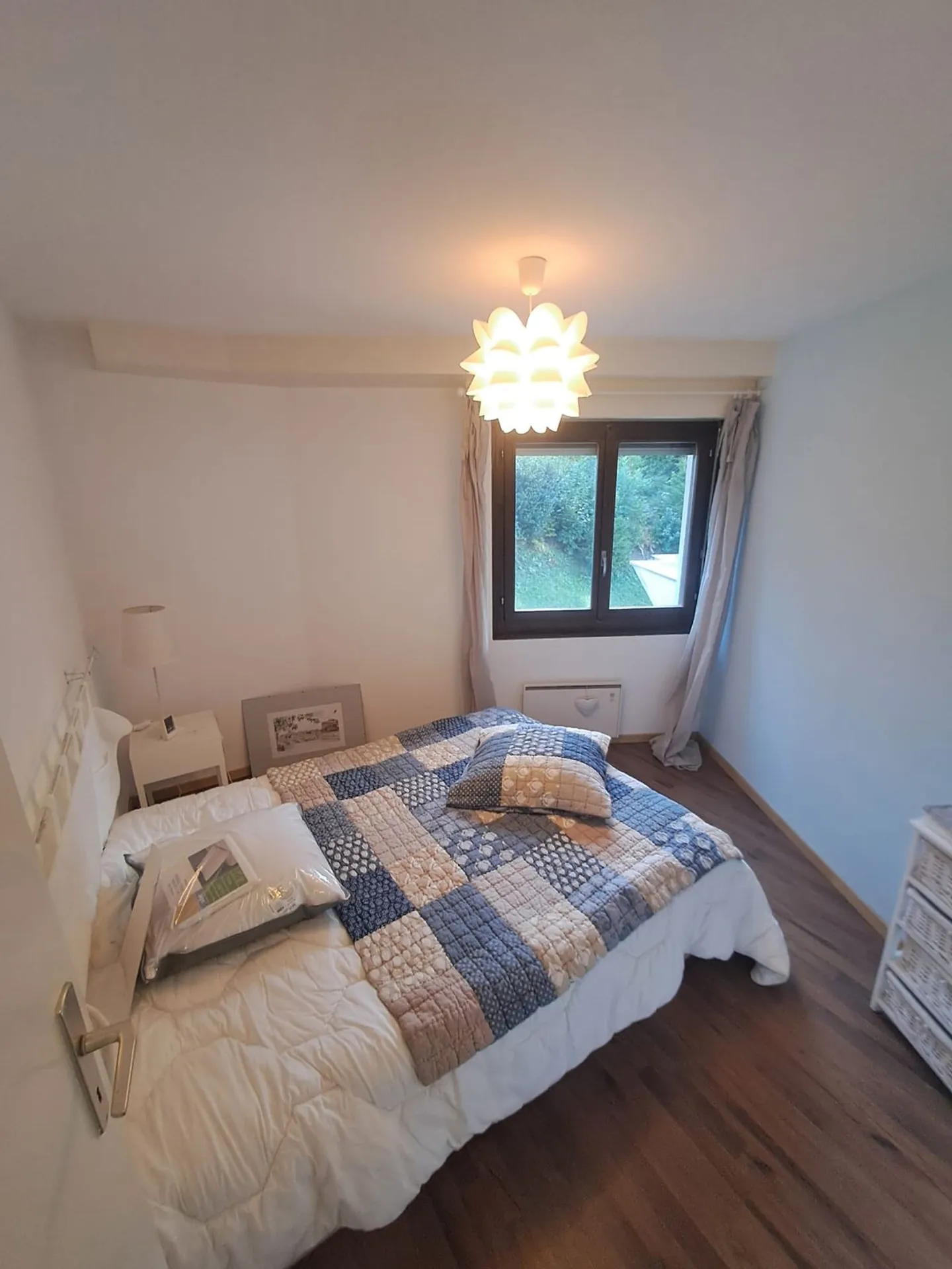 Charmant appartement meublé de 2,5 pièces avec grande terrasse et vue dégagée - Saint-Cergue - Foto 8 di 10