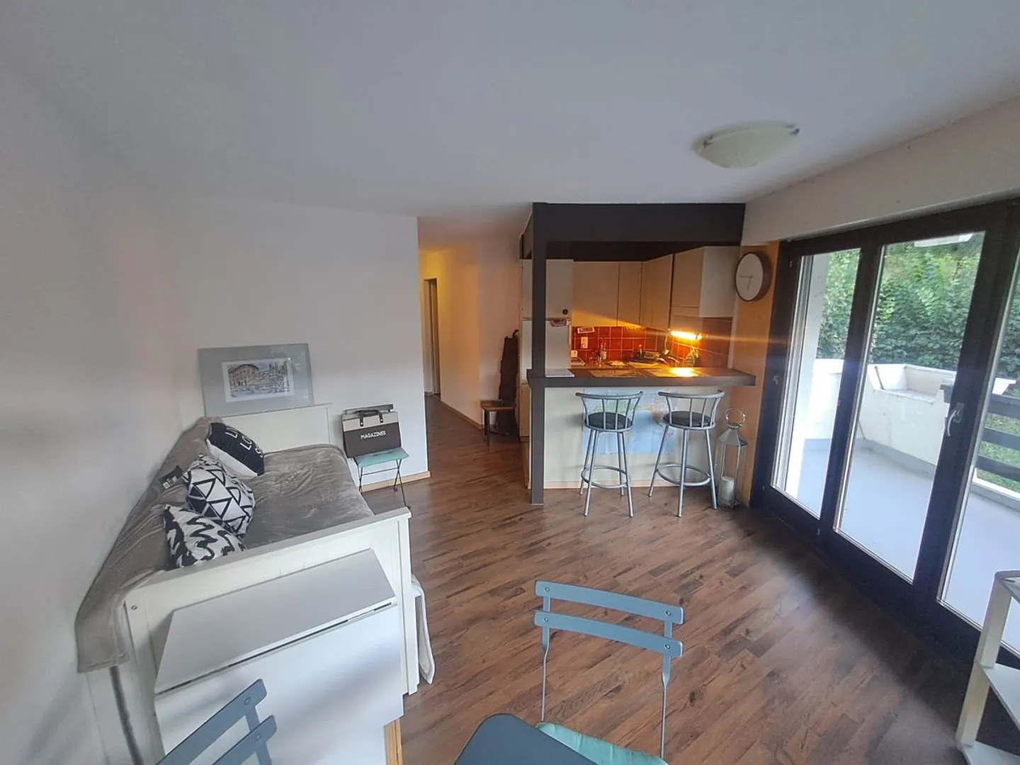 Charmant appartement meublé de 2,5 pièces avec grande terrasse et vue dégagée - Saint-Cergue - Foto 9 di 10
