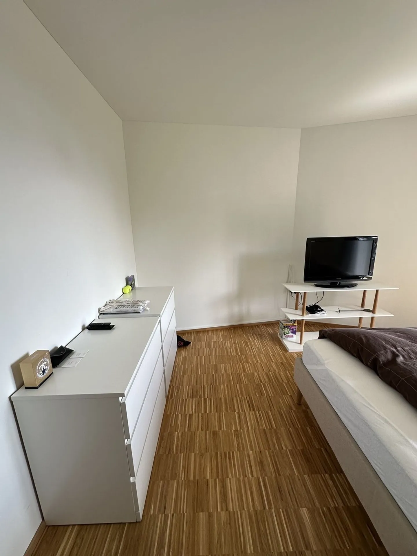Bright furnished 3-person shared room with a view in Zurich for rent - Photo 2 of 6